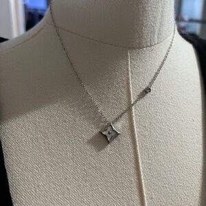 LV Elegant Silver Pendant Necklace